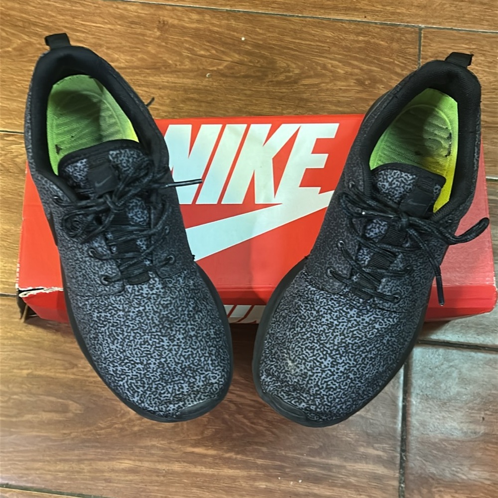 Nike sneakers women’s us 6‎ style # 599432-017
